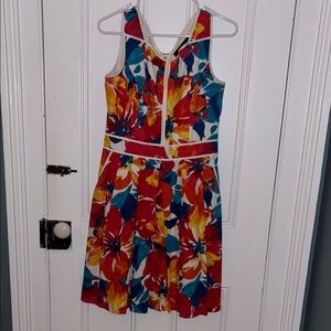 Floral Women’s Dress with Vibrant Colors and pockets!